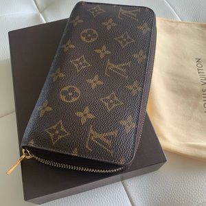 Louis Vuitton Zippy wallet